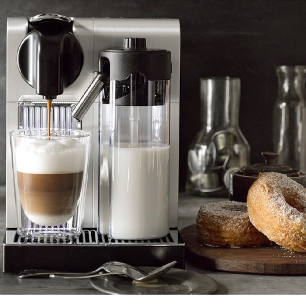 Nespresso De'Longhi Lattissima Pro Espresso Machine